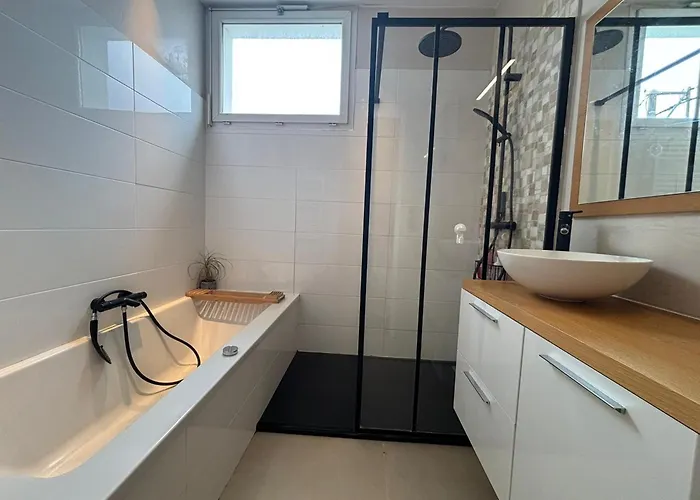 Lumineux 2 Chambres, Centre-ville A 5min Des Plages, Avec Wifi - Fr-1-239-1128 *